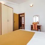 Amazing Apartment In Barbat Апартаменты