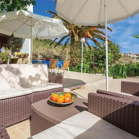 2 Bedroom Awesome In Barbat Apartament *