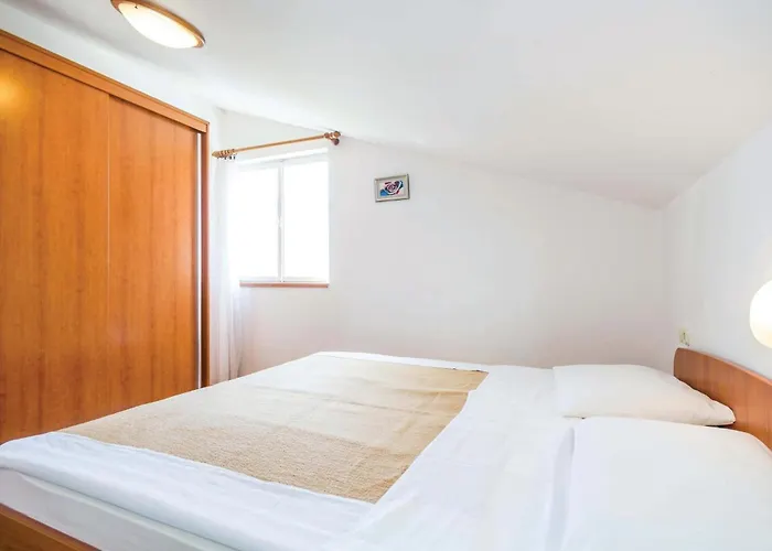 2 Bedroom Awesome In Barbat Barbat na Rabu