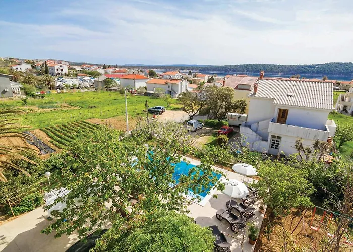 Apartament 2 Bedroom Awesome In Barbat *