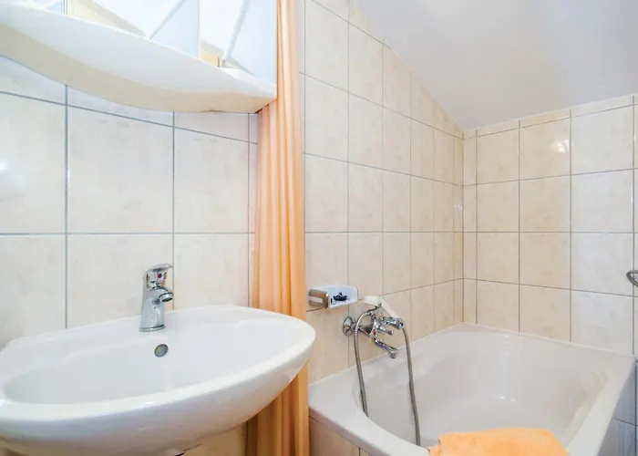 2 Bedroom Awesome In Barbat