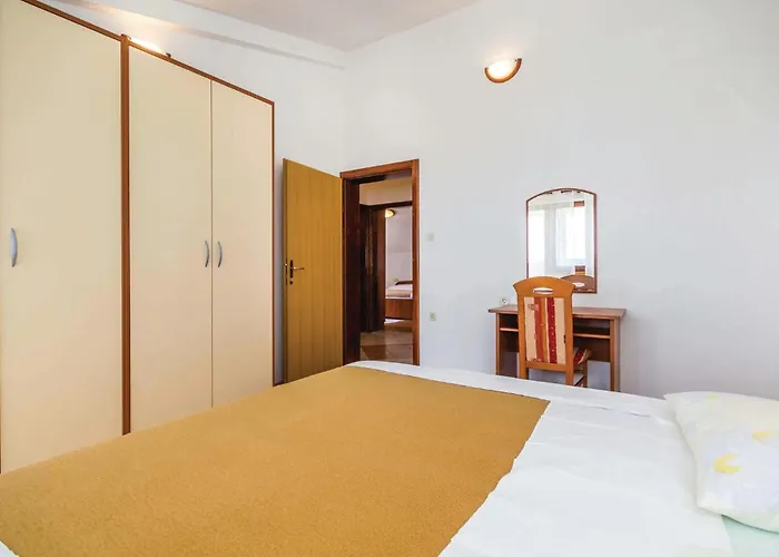 2 Bedroom Awesome In Barbat アパート
