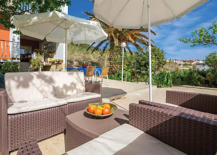 2 Bedroom Awesome In Barbat Apartament *