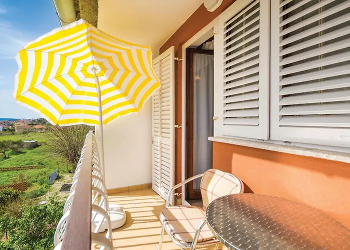 2 Bedroom Awesome In Barbat アパート